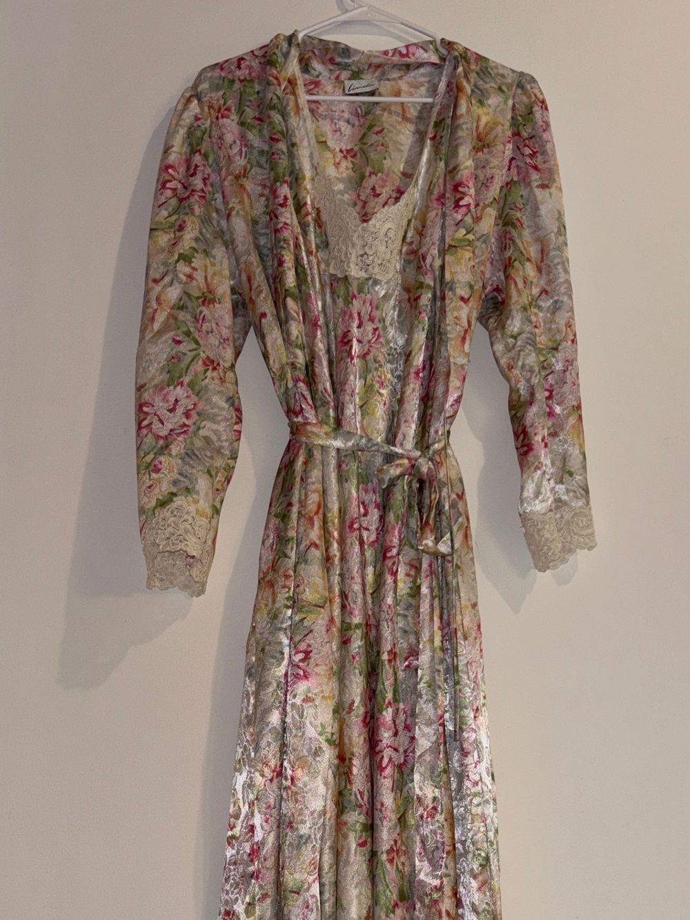 Linda Vintage Floral Satin Nightgown & Matching Robe 2 Piece Lace Set asian